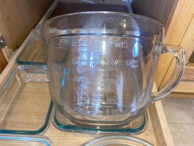 PYREX DISHES AND 2 QUART GLASS MEASURING CUP