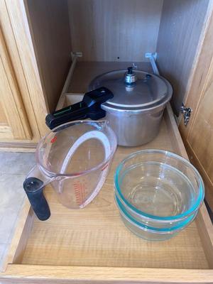 PRESTO PRESSURE COOKER, SERVING/SLASH MIXING BOWLS, AND AN OKO LIQUID MEASURING CUP