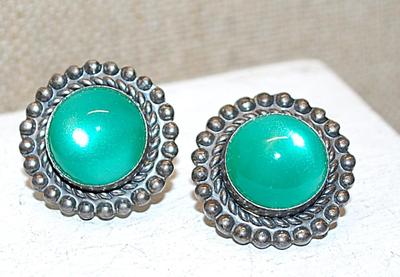 Round GREEN Glass Stone Earrings (1" Circ.) with Metal Globes Surround with a Screw-On Clasp