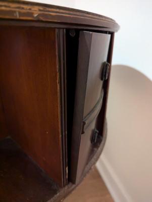 Round Federal Style Mahogany Table
