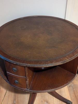 Round Federal Style Mahogany Table