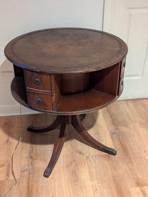 Round Federal Style Mahogany Table