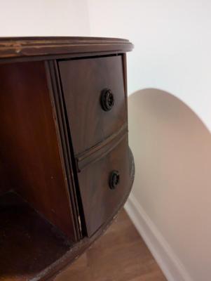 Round Federal Style Mahogany Table