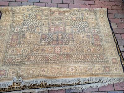 Approx 97 1/2" x 69" Area Rug