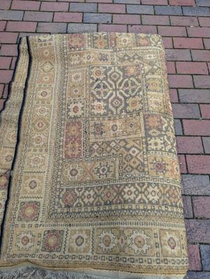 Approx 97 1/2" x 69" Area Rug