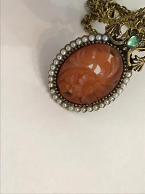 Beautiful Carved Type Cameo Pendant Fashion