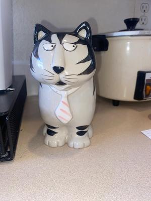 KEURIG COFFEE MAKER, KITTY CREAMER, AND TWO DIFFERENT COFFEE POD HOLDERS
