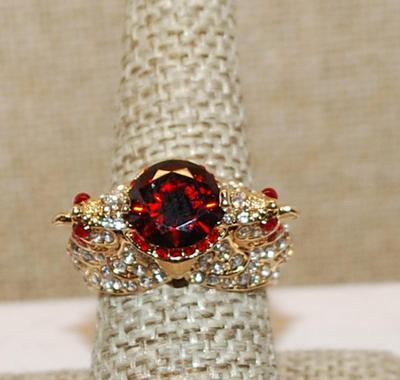 Size 8 Unique Double-Headed HAWK Ring with Large Round RED Main Stone & Lots of Clear and Red Accent Stones on a Gold Tone Band (10.3g)