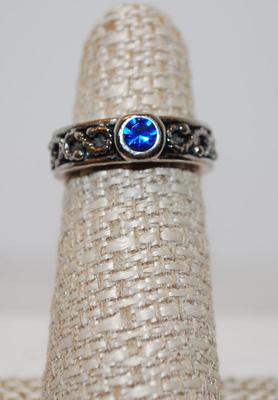 Size 5¼ Beautiful Single Round Blue Stone on a "S Rope" Style Full Band Design (6.6g)