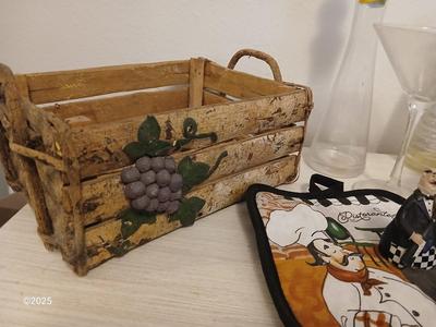 Drunken Mice wine bottle holder - Basket with grapes - glass bottles - and more