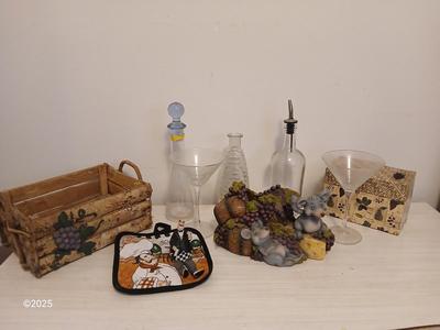 Drunken Mice wine bottle holder - Basket with grapes - glass bottles - and more