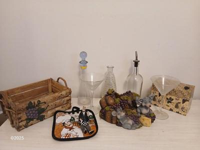 Drunken Mice wine bottle holder - Basket with grapes - glass bottles - and more