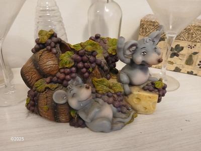 Drunken Mice wine bottle holder - Basket with grapes - glass bottles - and more