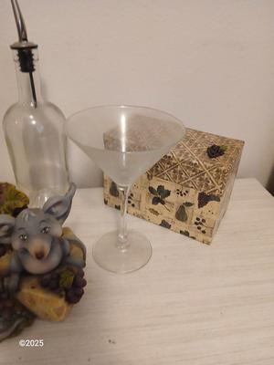 Drunken Mice wine bottle holder - Basket with grapes - glass bottles - and more