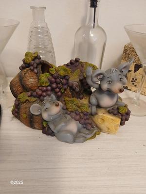 Drunken Mice wine bottle holder - Basket with grapes - glass bottles - and more