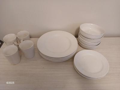 4-piece dinnerware set - Totally Today