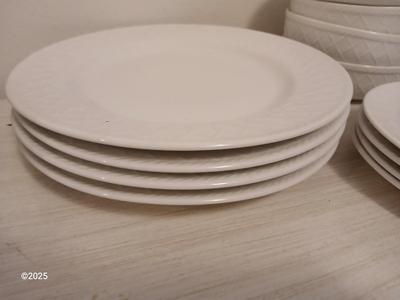 4-piece dinnerware set - Totally Today