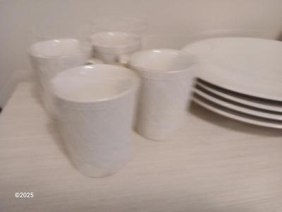 4-piece dinnerware set - Totally Today