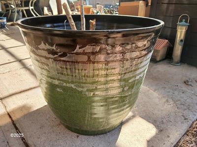 22" Laurel Planter - Flowerpot - Moss colored Dura plastic pot