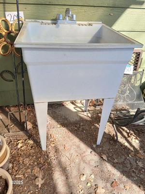 Laundry / utility sink