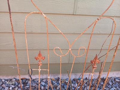 Antique Iron - heavy metal garden trellis (1 of 3)