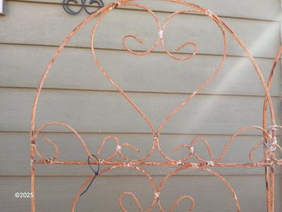 Antique Iron - heavy metal garden trellis (2 of 3)