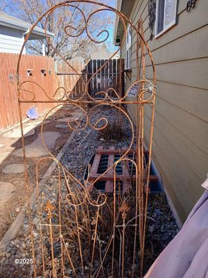 Antique Iron - heavy metal garden trellis (3 of 3)