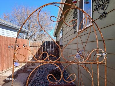 Antique Iron - heavy metal garden trellis (3 of 3)