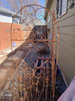 Antique Iron - heavy metal garden trellis (3 of 3)