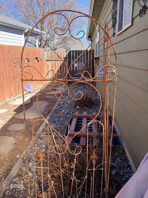 Antique Iron - heavy metal garden trellis (3 of 3)
