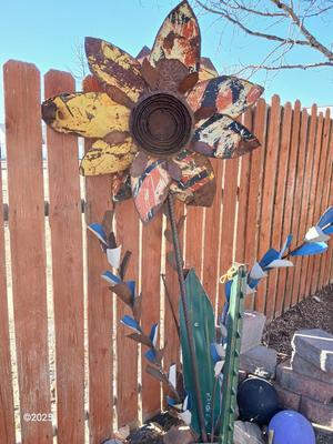 HUGE and heavy Flower yard art - Handmade - One of a kind!