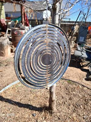 Frog water basin - small stands and a Whirly gig