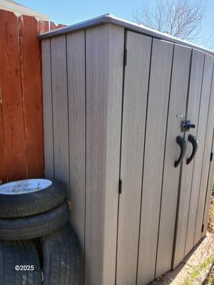 Lifetime storage shed - Like new!