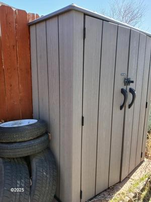 Lifetime storage shed - Like new!
