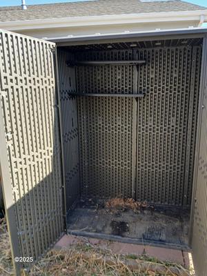 Lifetime storage shed - Like new!