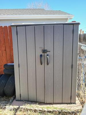 Lifetime storage shed - Like new!