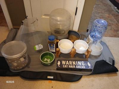 For the dogs & cats - Feed bowls - Safety cone - kennel cover- and more