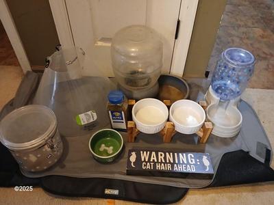 For the dogs & cats - Feed bowls - Safety cone - kennel cover- and more