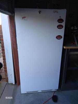 Working! General Electric Free-standing freezer - No contents