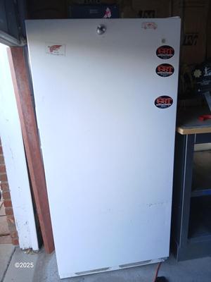 Working! General Electric Free-standing freezer - No contents