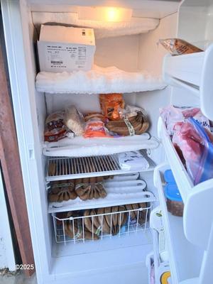 Working! General Electric Free-standing freezer - No contents
