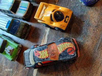Collection of small diecast cars - Hot wheels and more