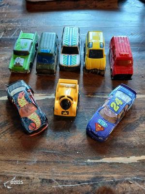 Collection of small diecast cars - Hot wheels and more
