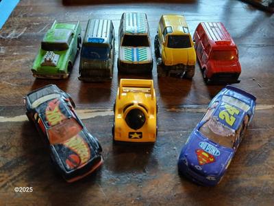Collection of small diecast cars - Hot wheels and more