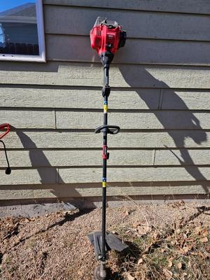 Like new Craftsman Gas-powered weed eater / trimmer