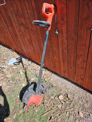 Electric Black and Decker Grass / sidewalk Edger