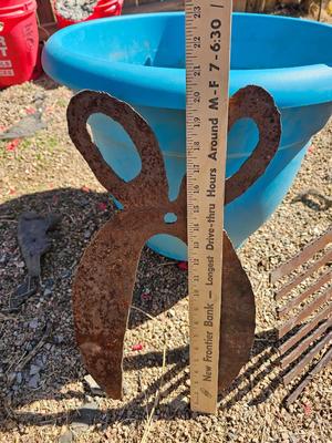 Large dura plastic planter - flowerpot - Pot with handmade steel scissors and comb