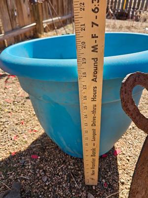 Large dura plastic planter - flowerpot - Pot with handmade steel scissors and comb