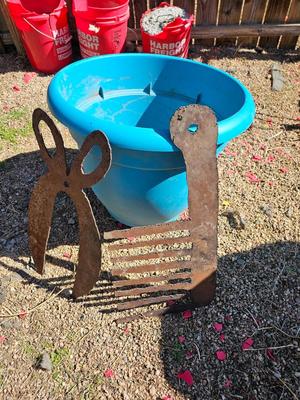 Large dura plastic planter - flowerpot - Pot with handmade steel scissors and comb