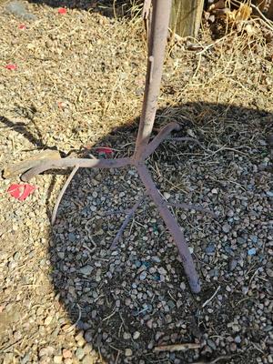 Rustic yard / garden art handmade - Leaf waterer - plant stand